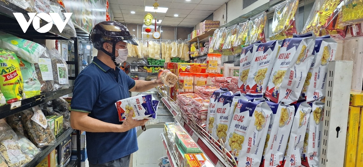 Đặc sản Tết tại TP.HCM: Giá giữ ổn định, sức mua vẫn chậm